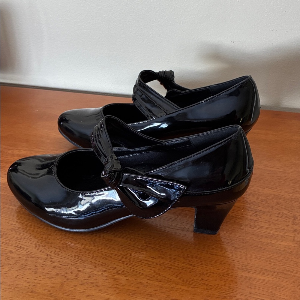 Black Patent Mary Jane Pumps with Bow
